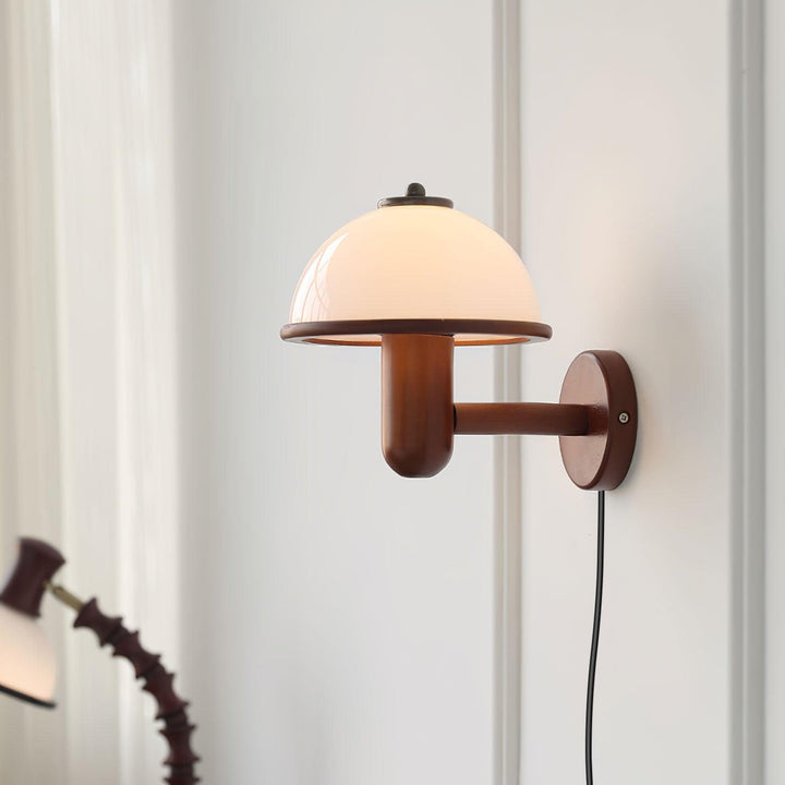 Lampa ścienna z drewna w kształcie grzyba