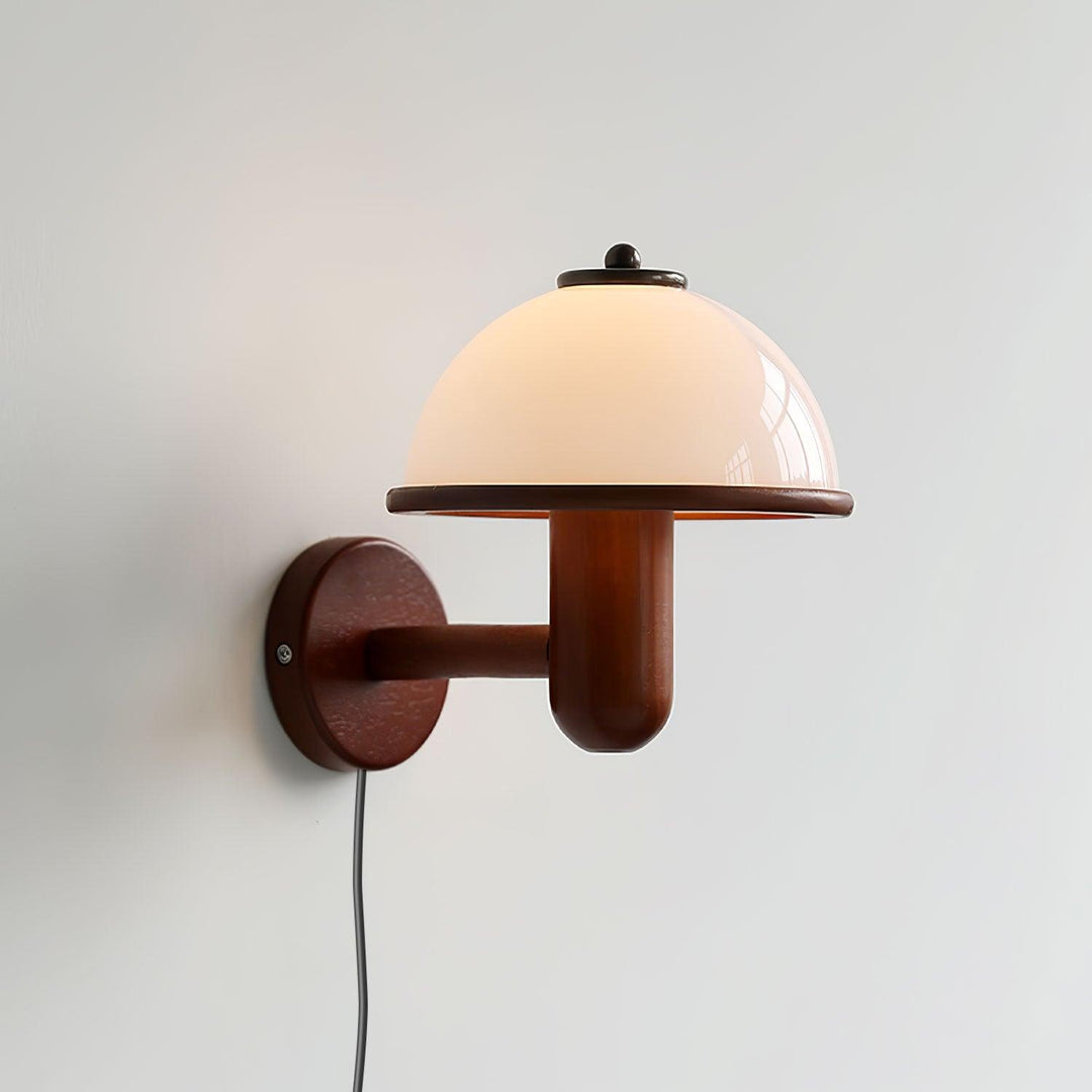 Lampa ścienna z drewna w kształcie grzyba