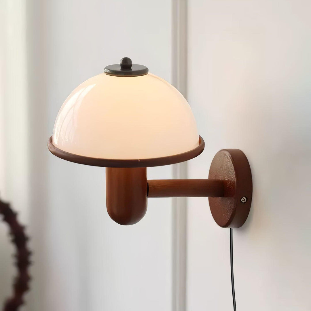 Lampa ścienna z drewna w kształcie grzyba