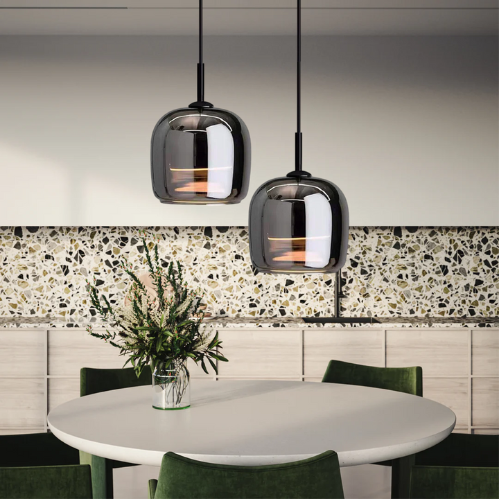 Skandynawska czarna szklana lampa wisząca