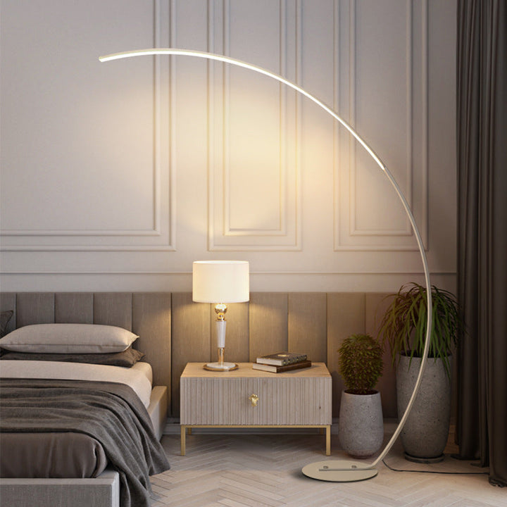Lampa podłogowa Ardorus w dużym, zakrzywionym kształcie