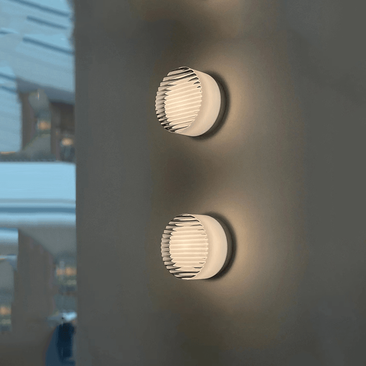 Nowoczesna lampa ścienna LED do wnętrz i na zewnątrz