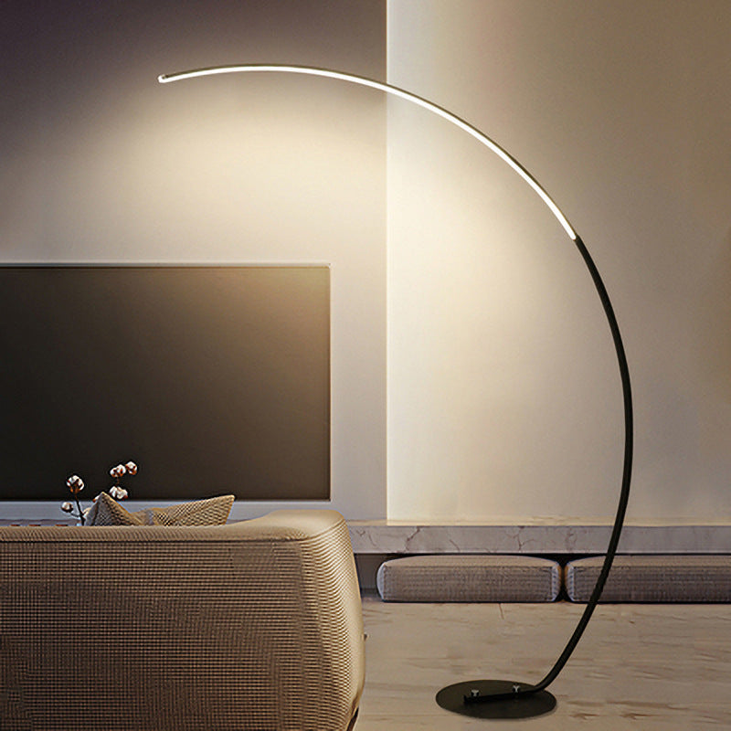 Lampa podłogowa Ardorus w dużym, zakrzywionym kształcie