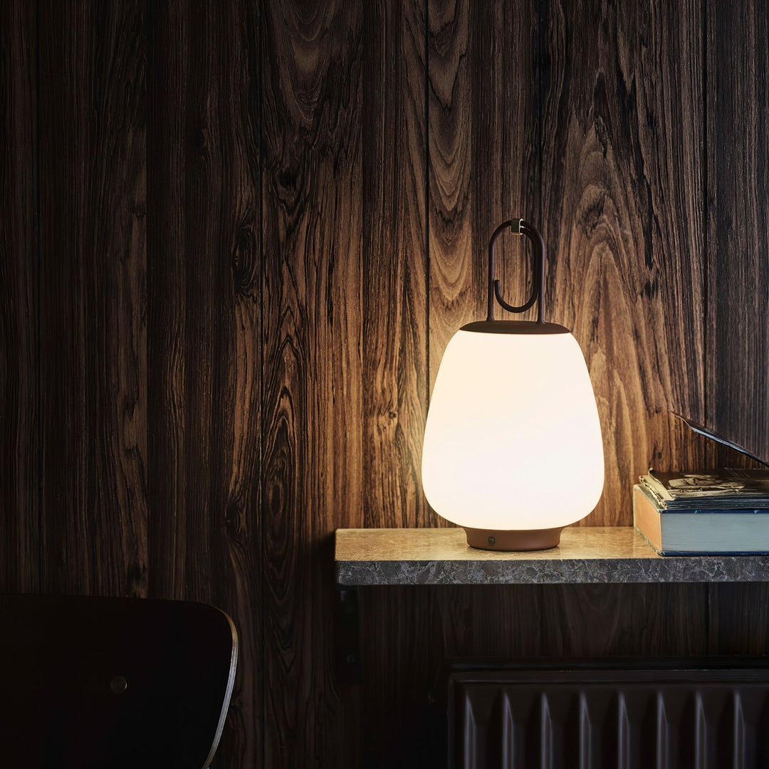 Przenośna latarnia z wbudowaną baterią lampa stołowa