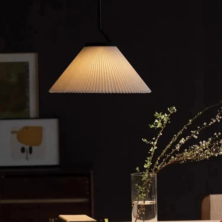 Nordycka plisowana lampa wisząca w kolorze kremowym