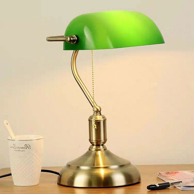 Szklana lampa stołowa w stylu europejskim