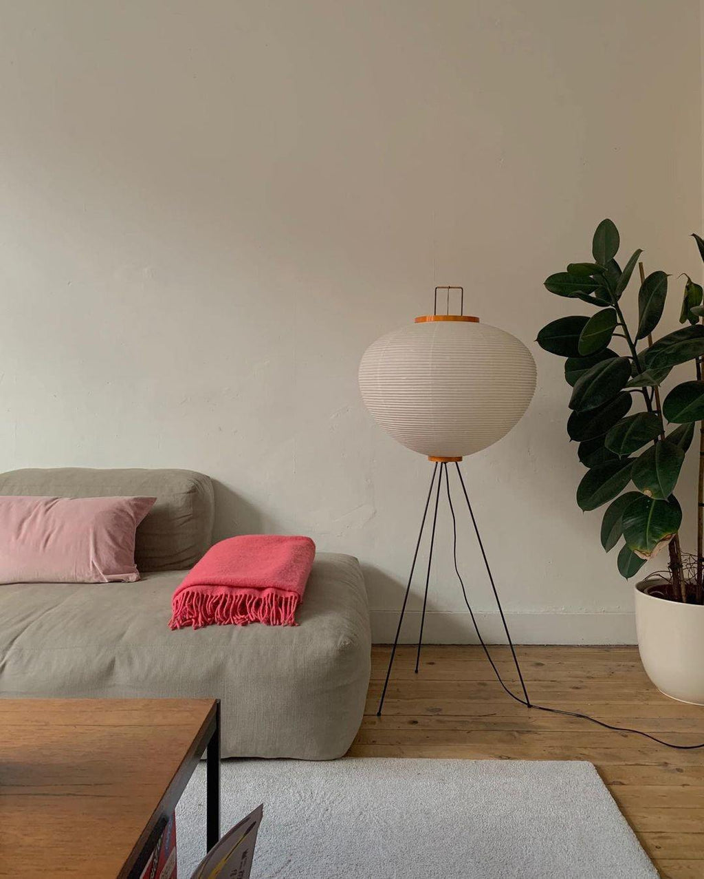 Lampa podłogowa z papieru ryżowego