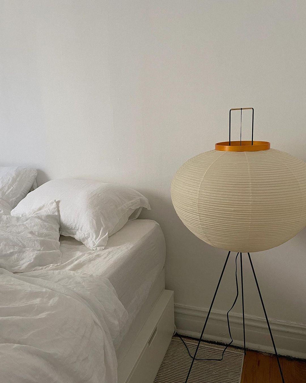Lampa podłogowa z papieru ryżowego