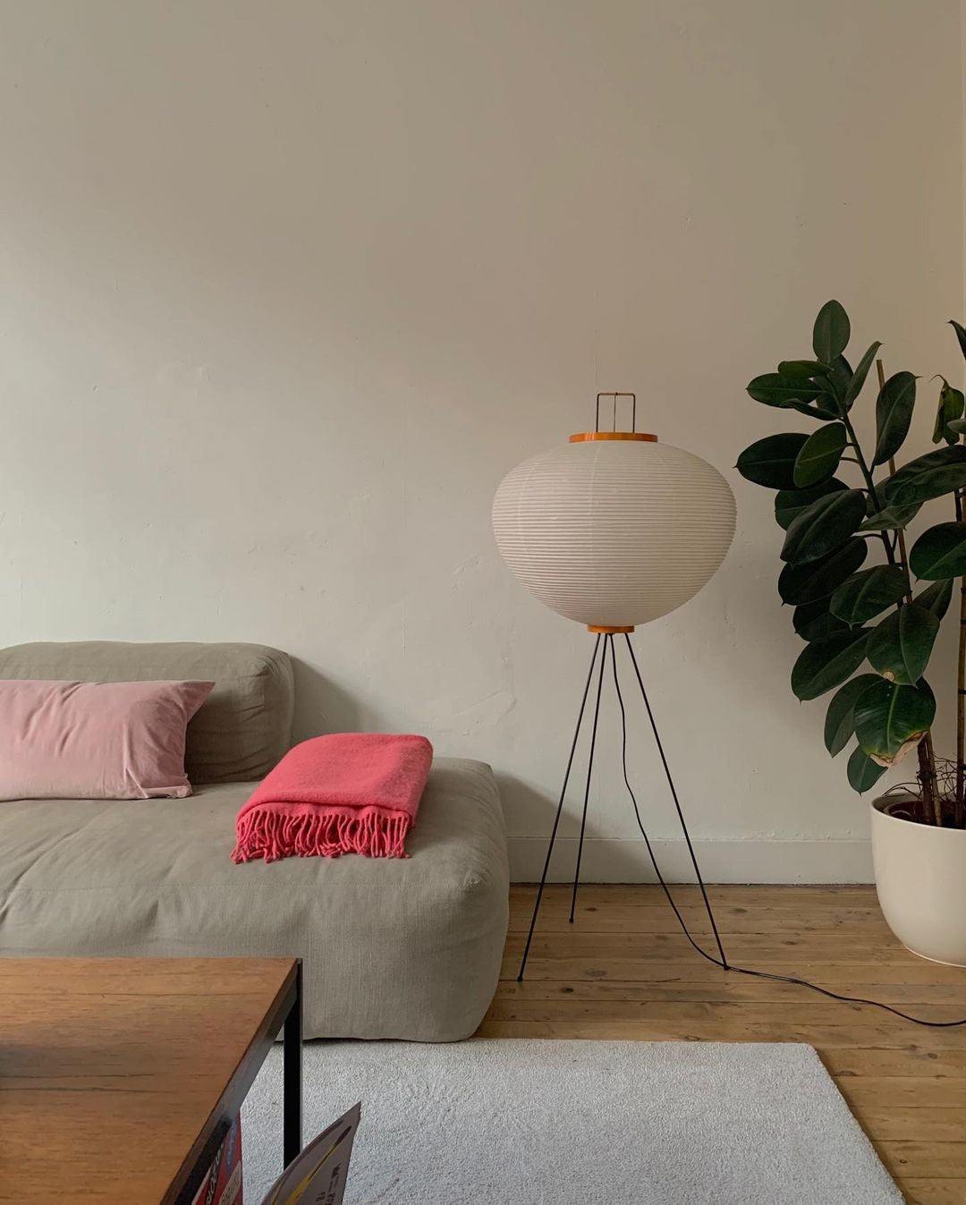 Lampa podłogowa z papieru ryżowego