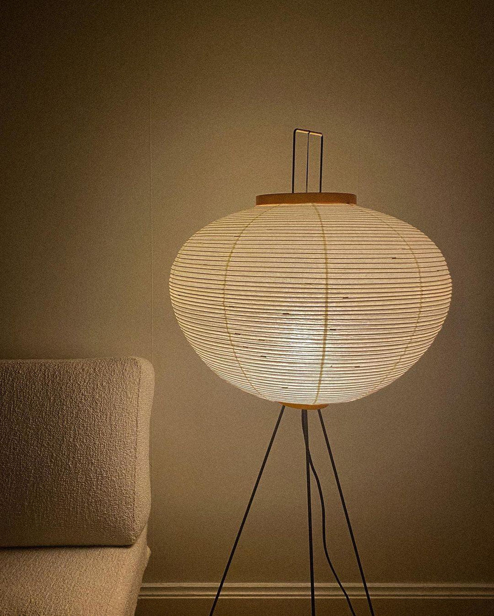 Lampa podłogowa z papieru ryżowego