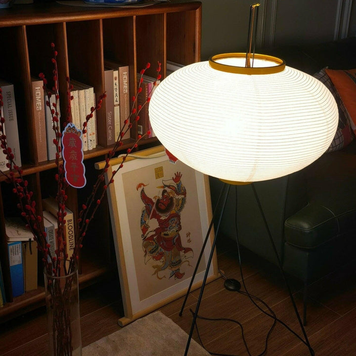 Lampa podłogowa z papieru ryżowego