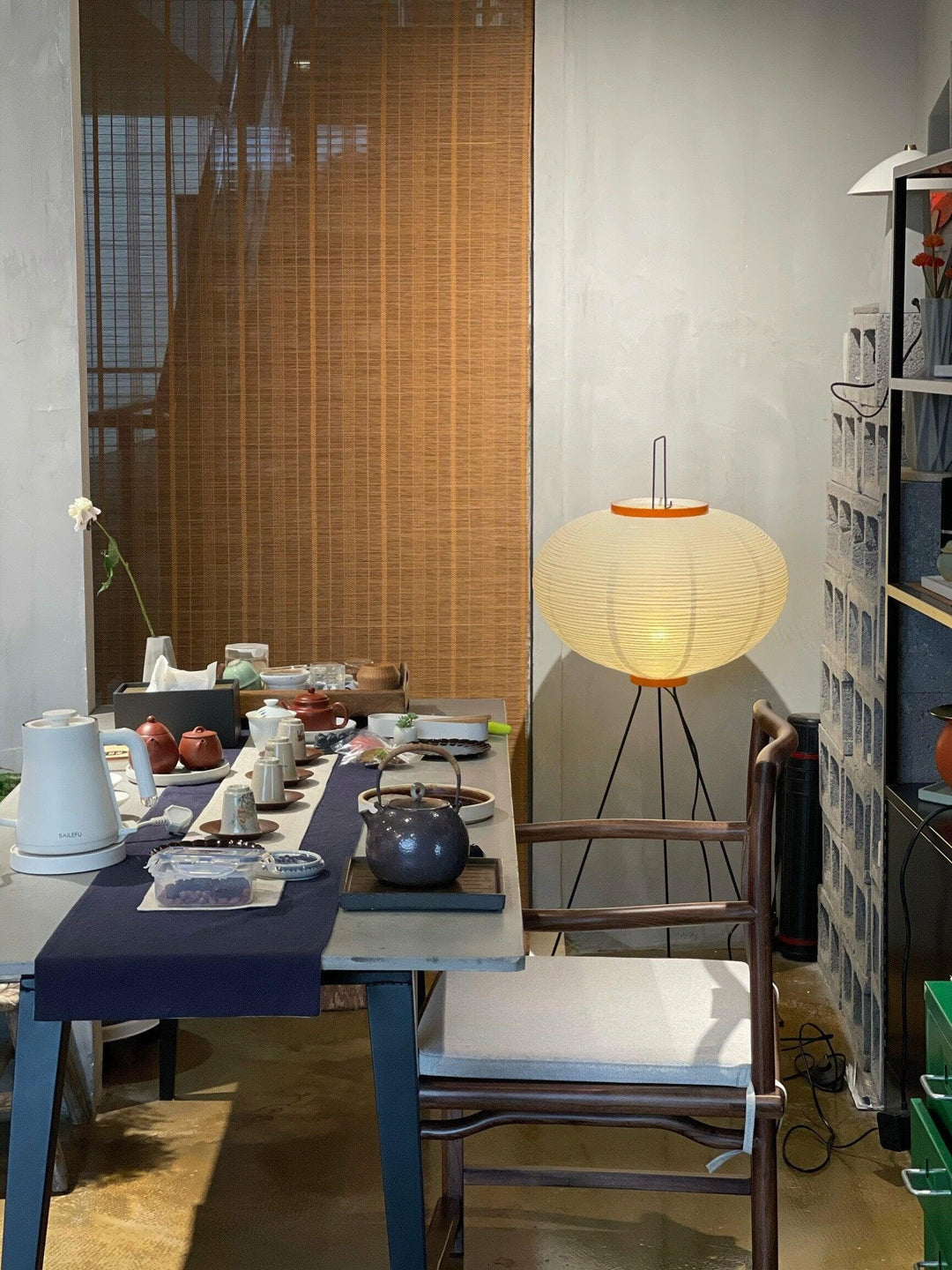 Lampa podłogowa z papieru ryżowego