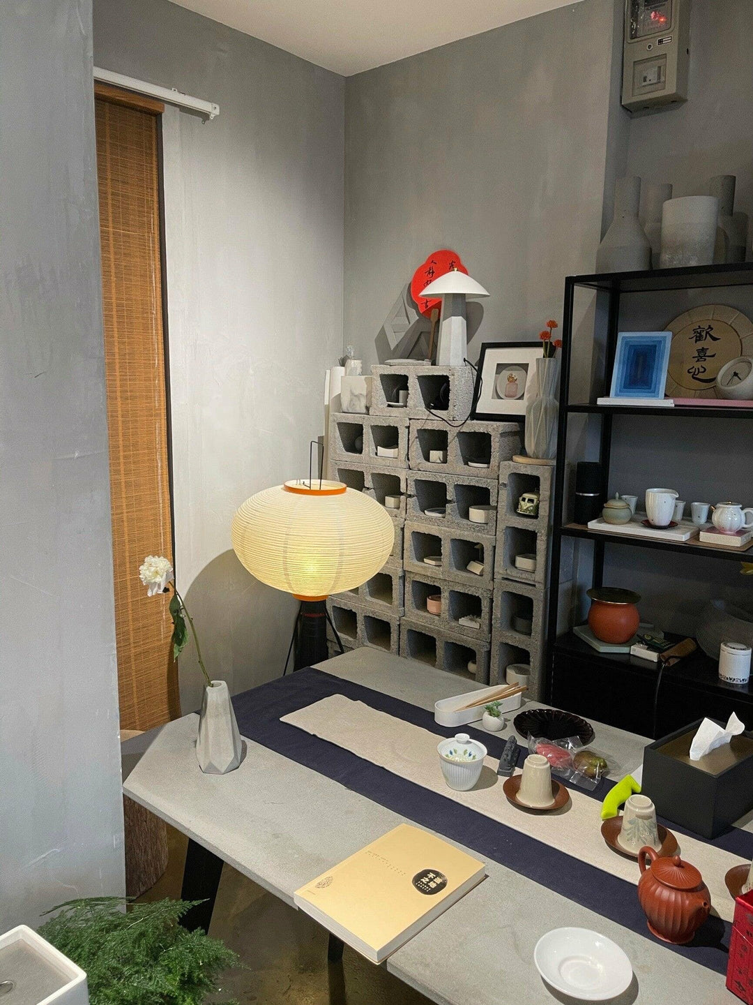 Lampa podłogowa z papieru ryżowego