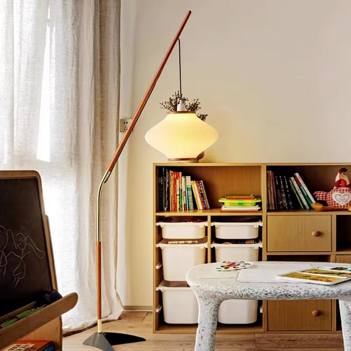 Lampa podłogowa w stylu średniowiecznym
