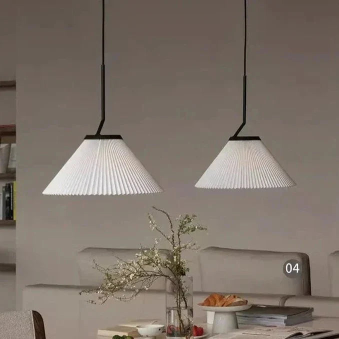 Nordycka plisowana lampa wisząca w kolorze kremowym