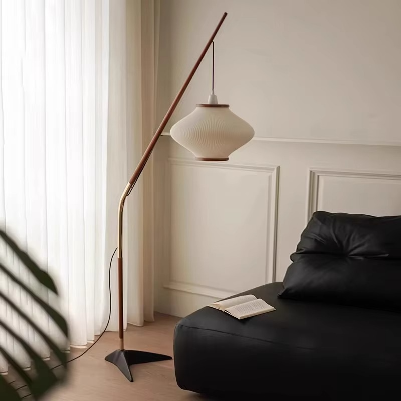 Lampa podłogowa w stylu średniowiecznym