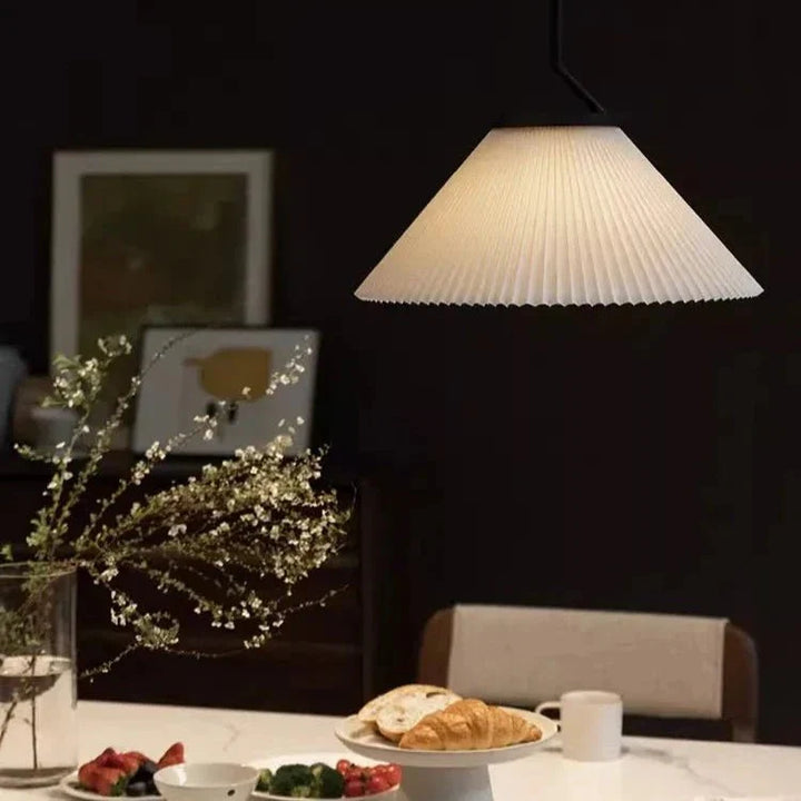 Nordycka plisowana lampa wisząca w kolorze kremowym