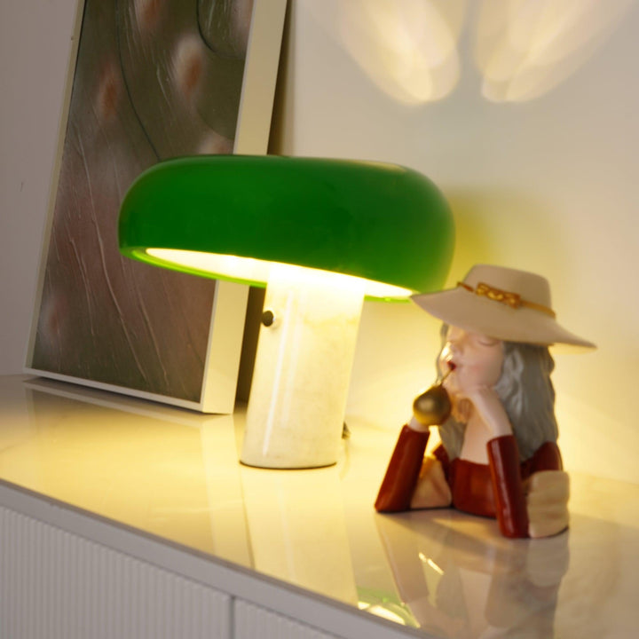 Marmurowa lampa dekoracyjna stołowa