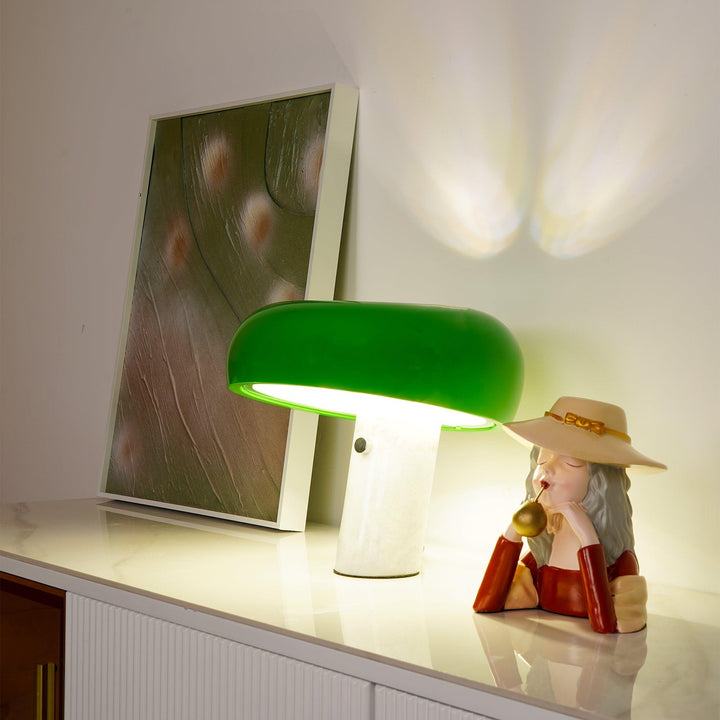 Marmurowa lampa dekoracyjna stołowa