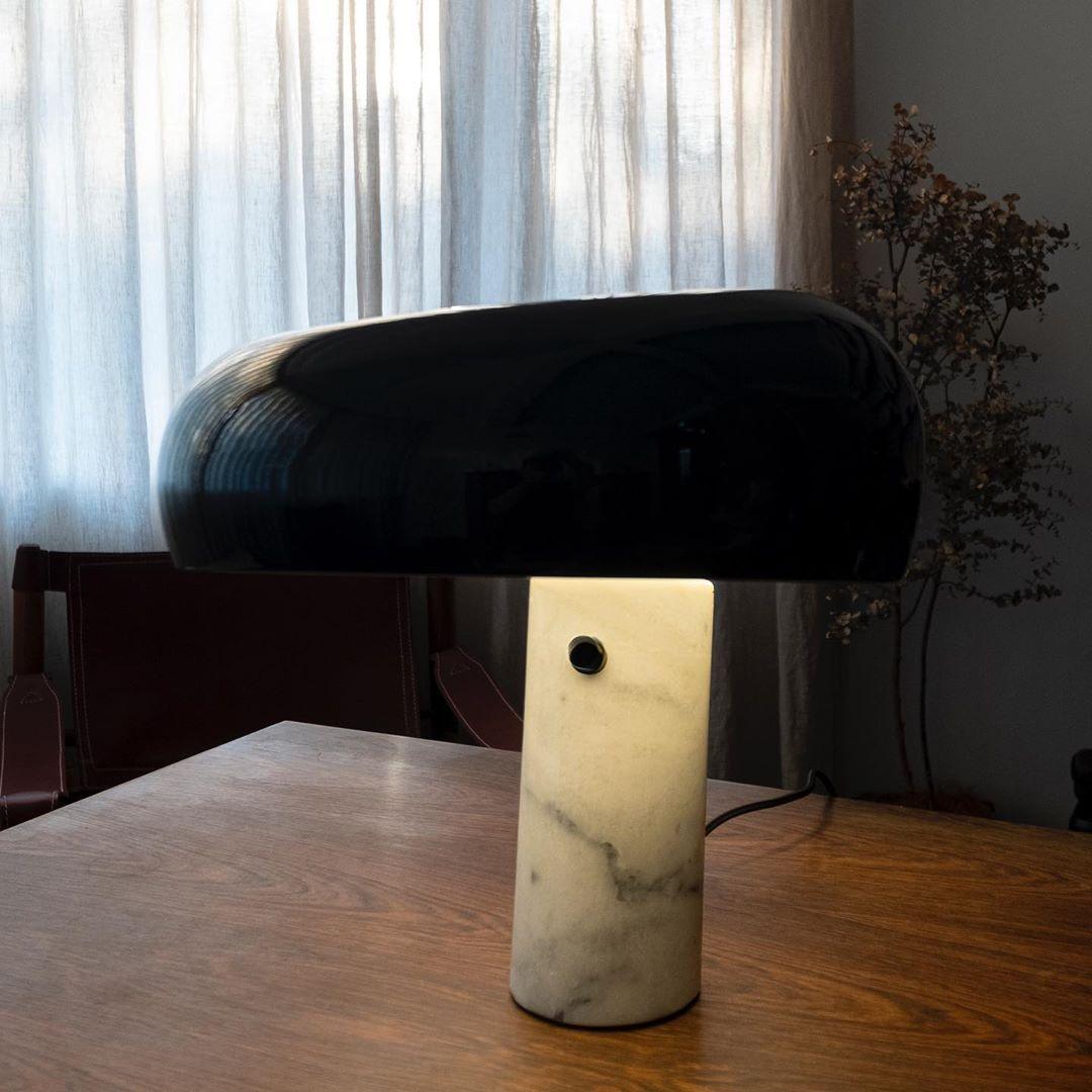 Marmurowa lampa dekoracyjna stołowa