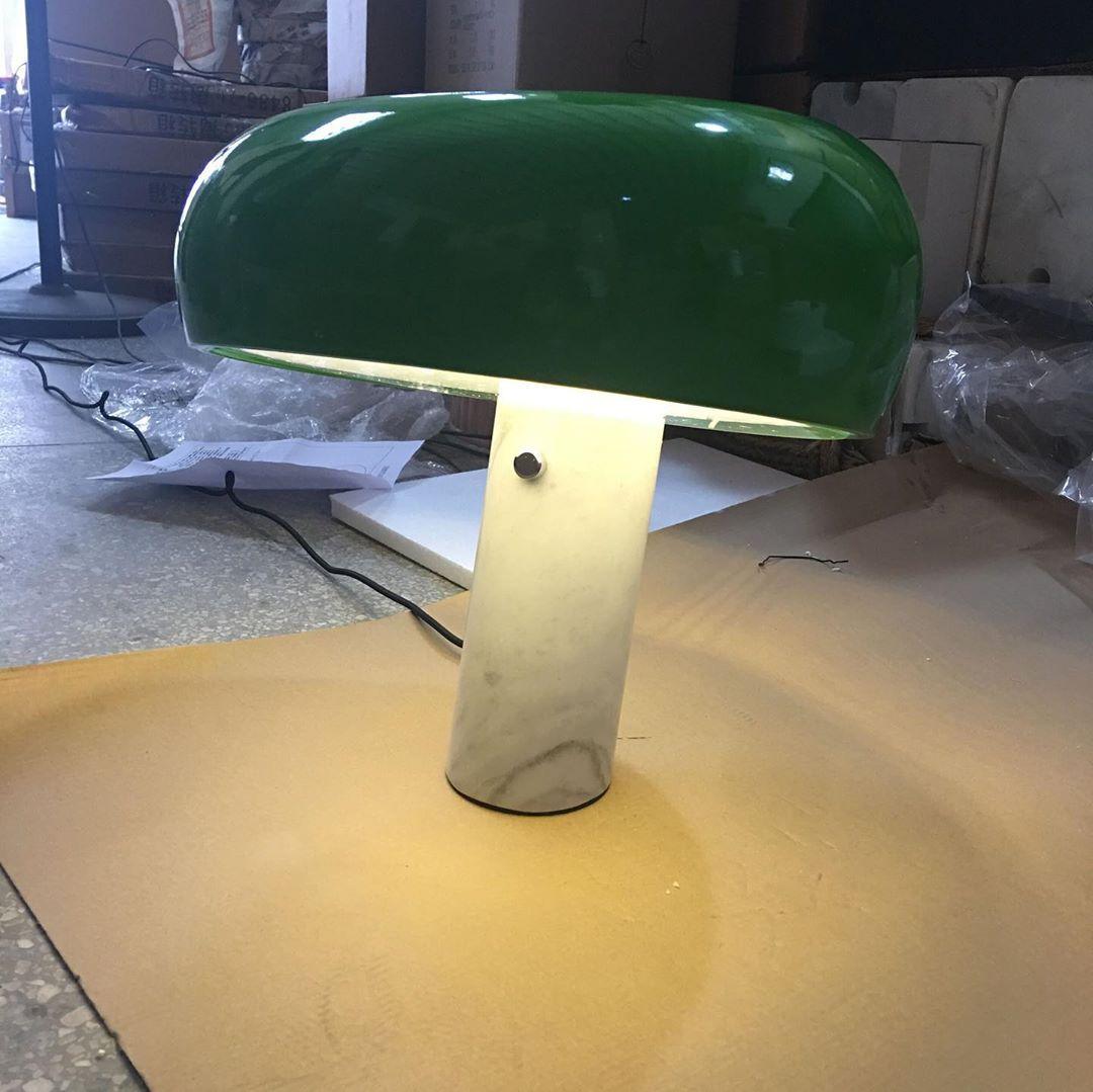 Marmurowa lampa dekoracyjna stołowa
