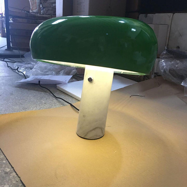 Marmurowa lampa dekoracyjna stołowa