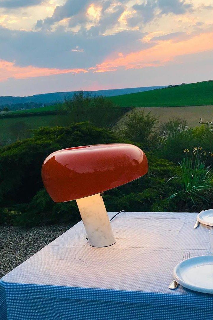 Marmurowa lampa dekoracyjna stołowa