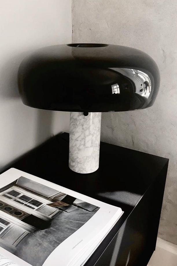 Marmurowa lampa dekoracyjna stołowa