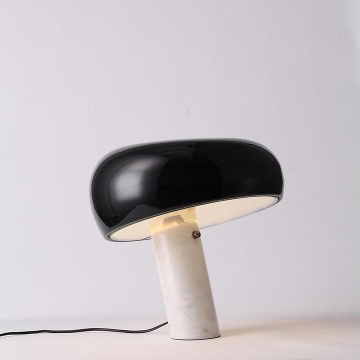 Marmurowa lampa dekoracyjna stołowa