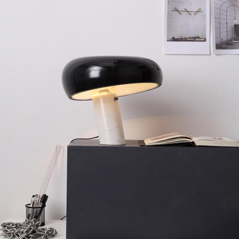 Marmurowa lampa dekoracyjna stołowa