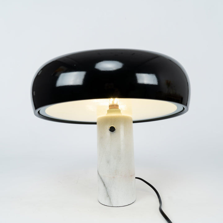 Marmurowa lampa dekoracyjna stołowa