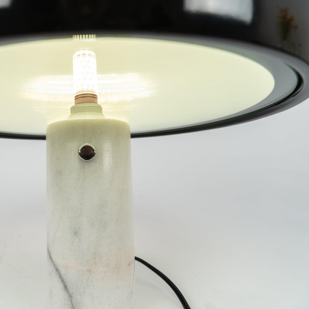 Marmurowa lampa dekoracyjna stołowa