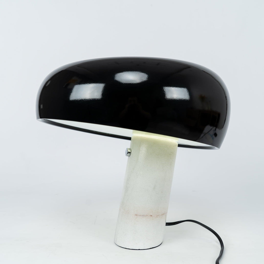 Marmurowa lampa dekoracyjna stołowa