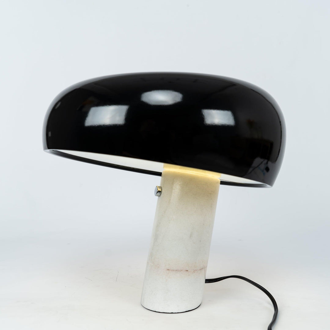 Marmurowa lampa dekoracyjna stołowa
