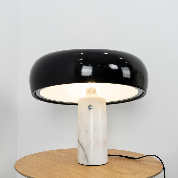 Marmurowa lampa dekoracyjna stołowa