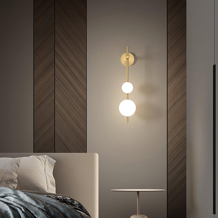Pionowa Lampa Ścienna z Szklanym Kule