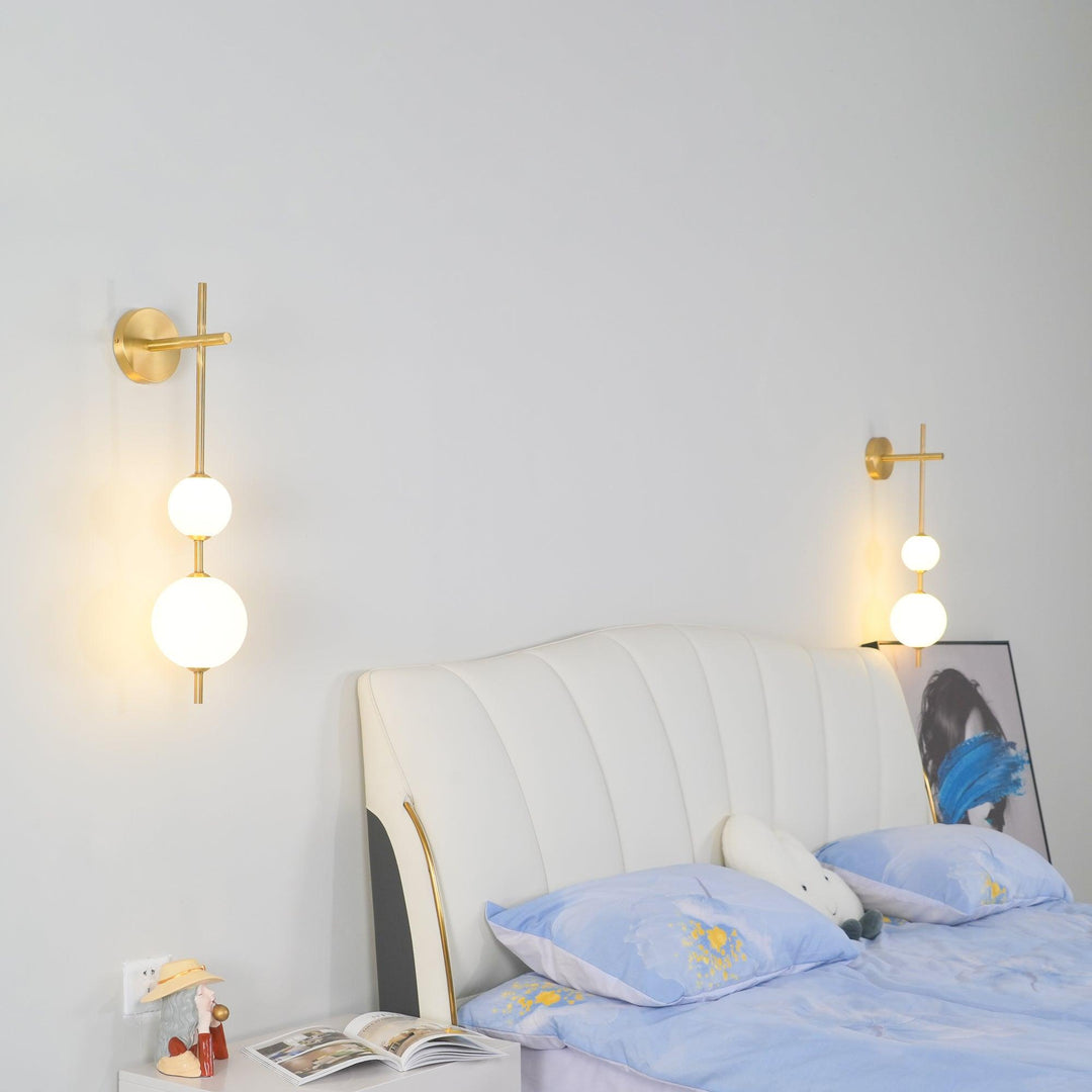 Pionowa Lampa Ścienna z Szklanym Kule