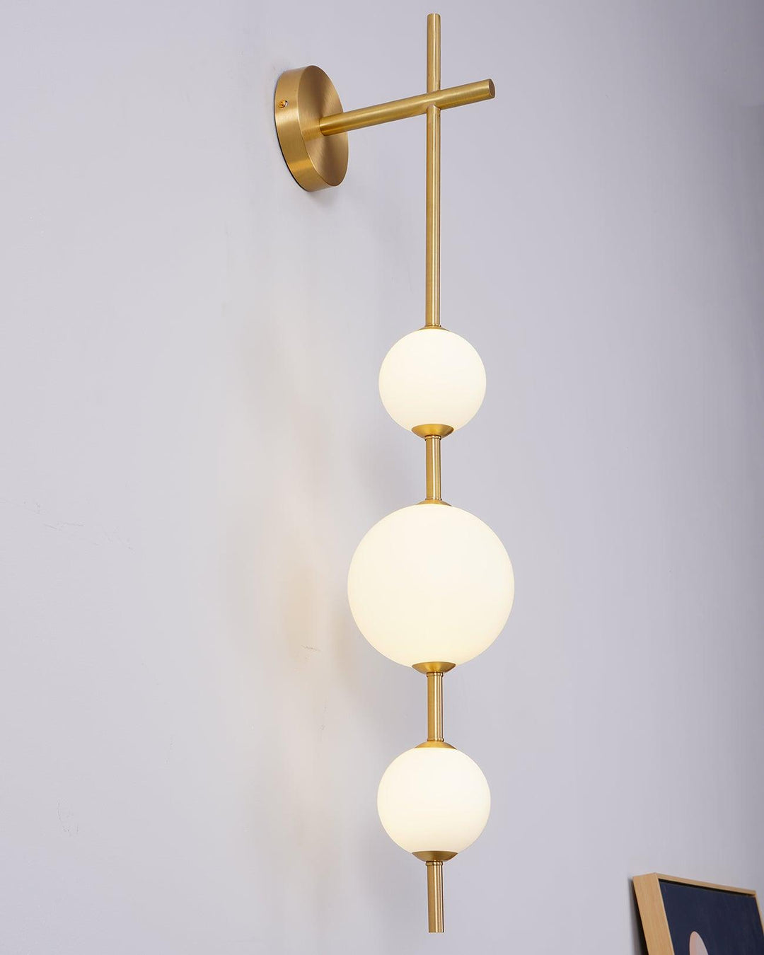 Pionowa Lampa Ścienna z Szklanym Kule