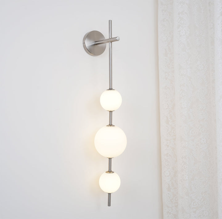 Pionowa Lampa Ścienna z Szklanym Kule