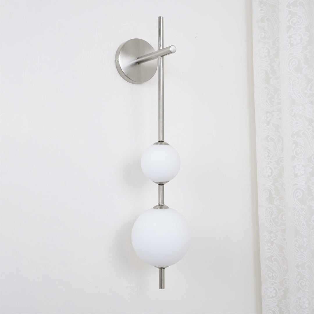 Pionowa Lampa Ścienna z Szklanym Kule