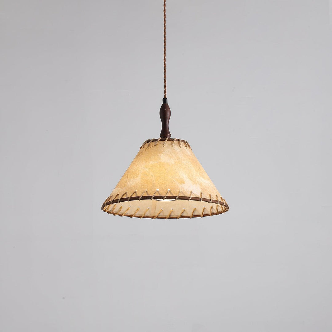 Lampa wisząca z drewna i tkaniny