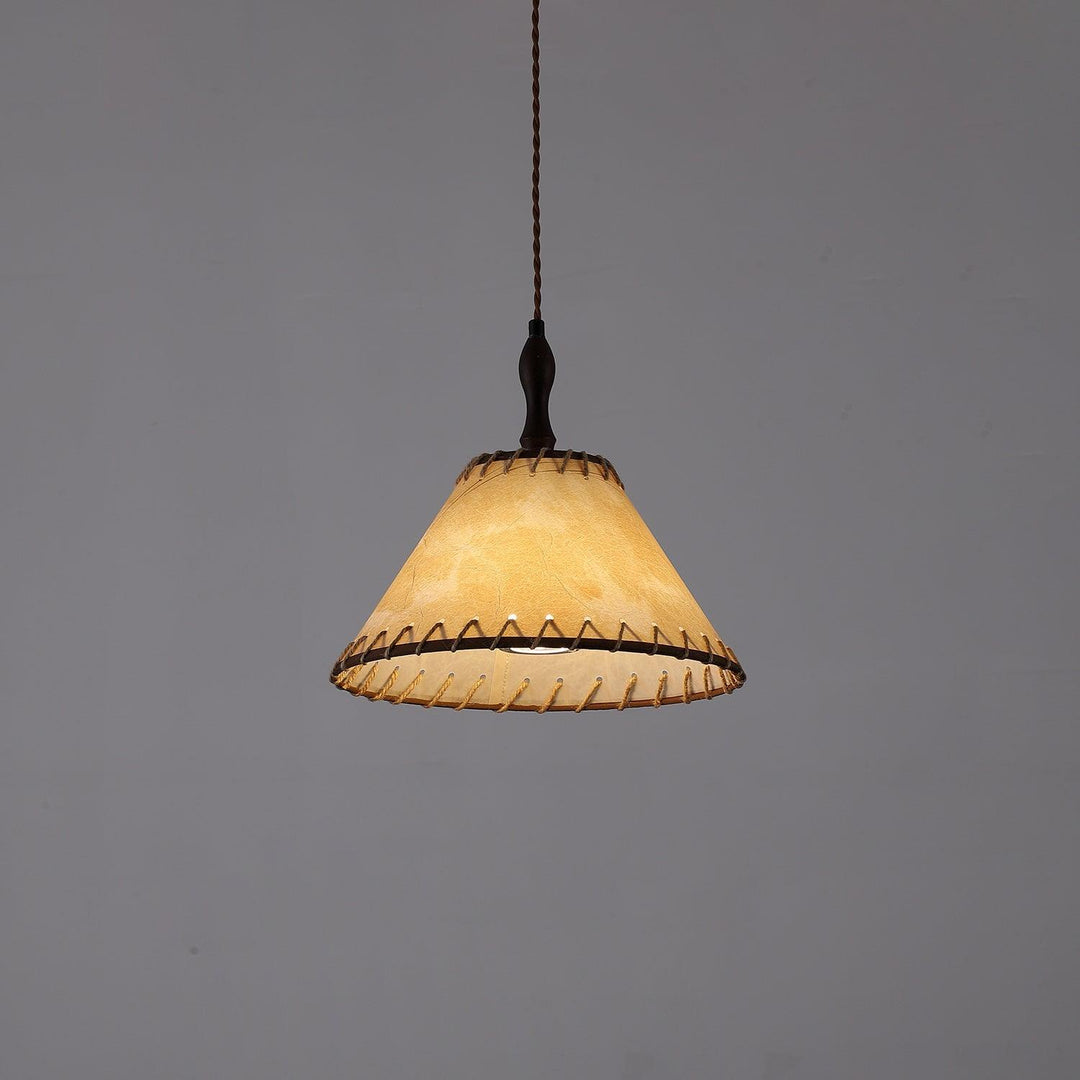 Lampa wisząca z drewna i tkaniny