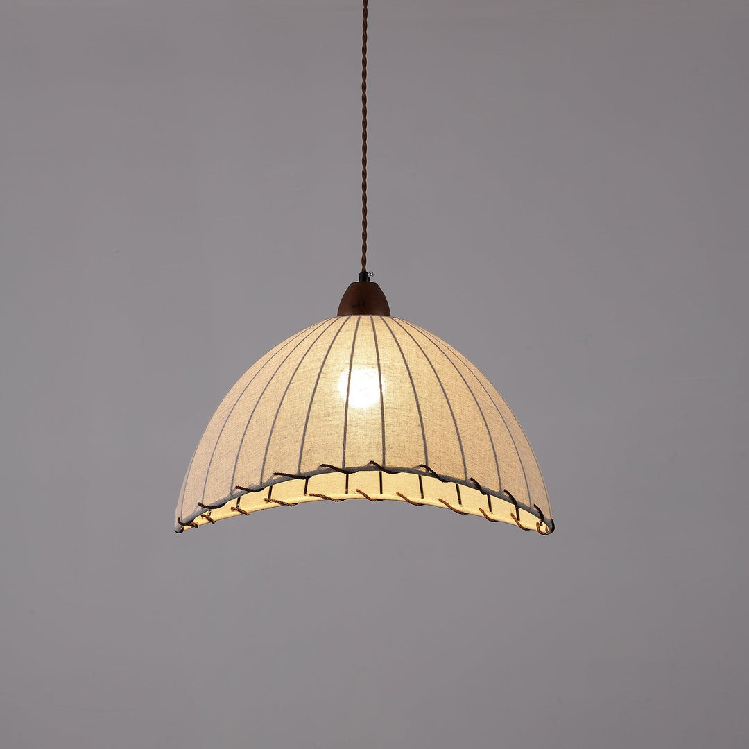 Lampa wisząca z drewna i tkaniny