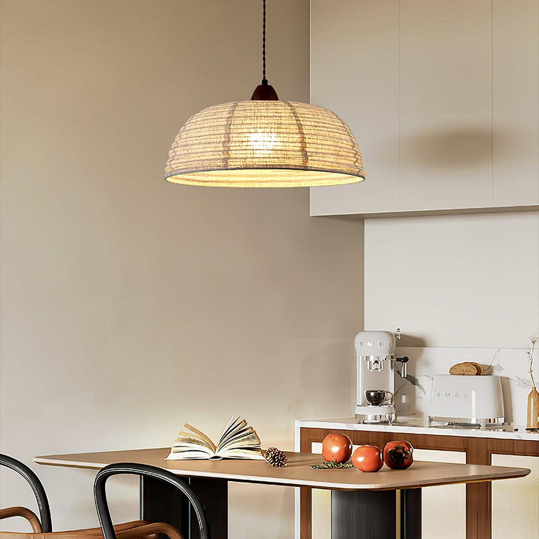 Lampa wisząca z drewna i tkaniny