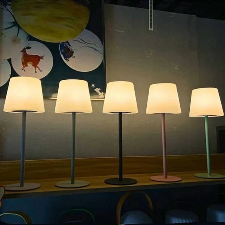 Nowoczesna bezprzewodowa lampa stołowa LED