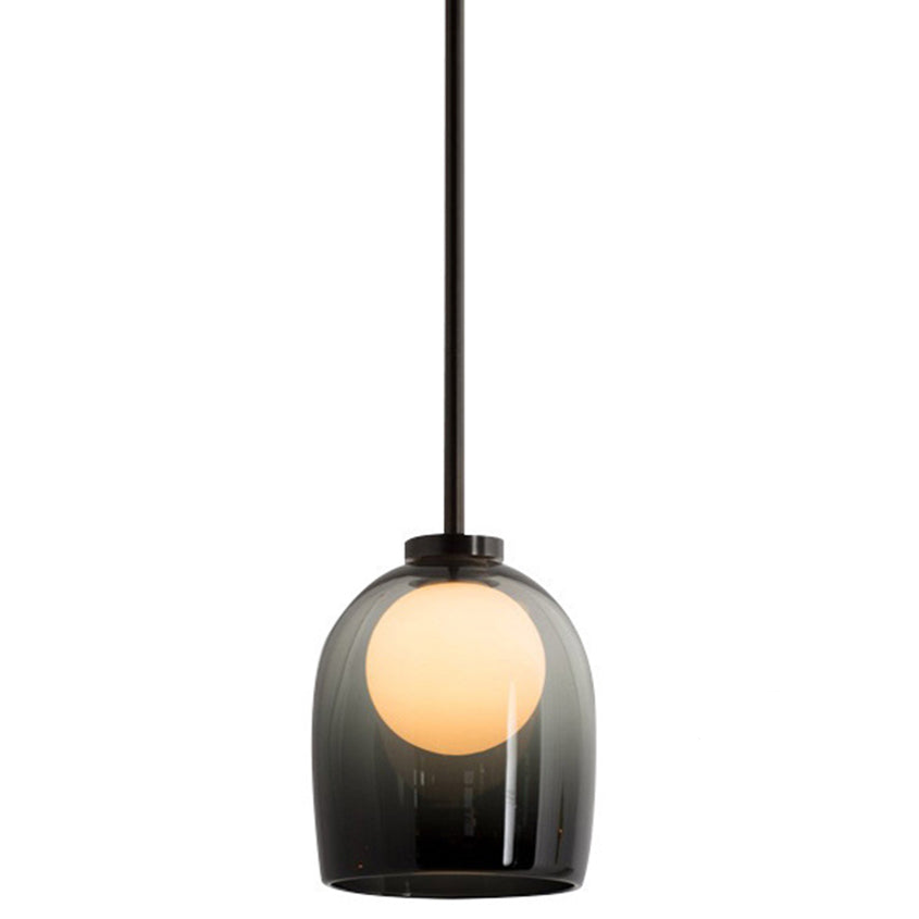 Nowoczesna lampa wisząca z szklanym kloszem