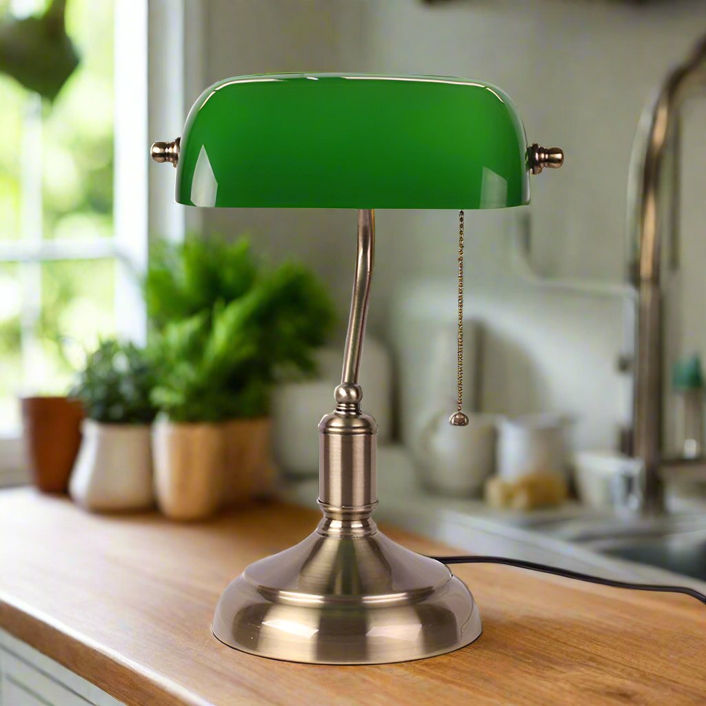 Szklana lampa stołowa w stylu europejskim