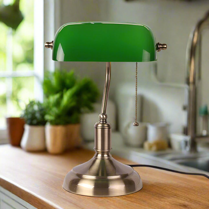 Szklana lampa stołowa w stylu europejskim