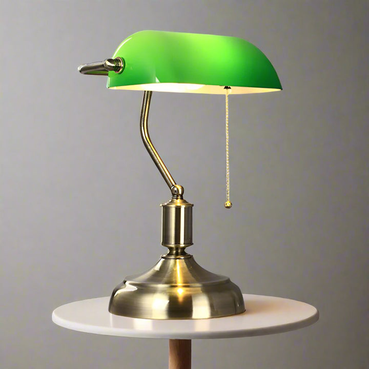 Szklana lampa stołowa w stylu europejskim