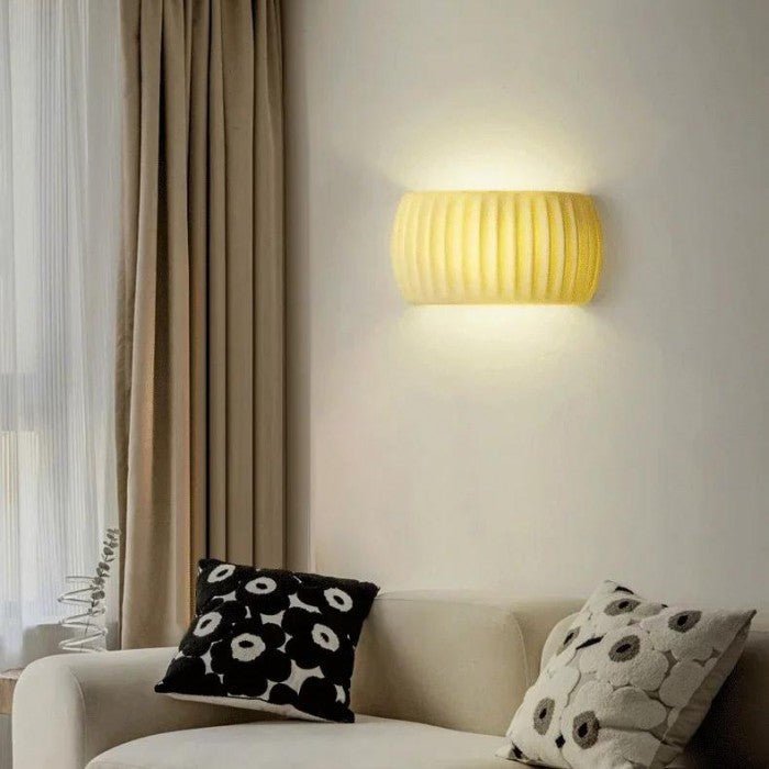 Nowoczesna lampa ścienna z żywicy w stylu Art Deco